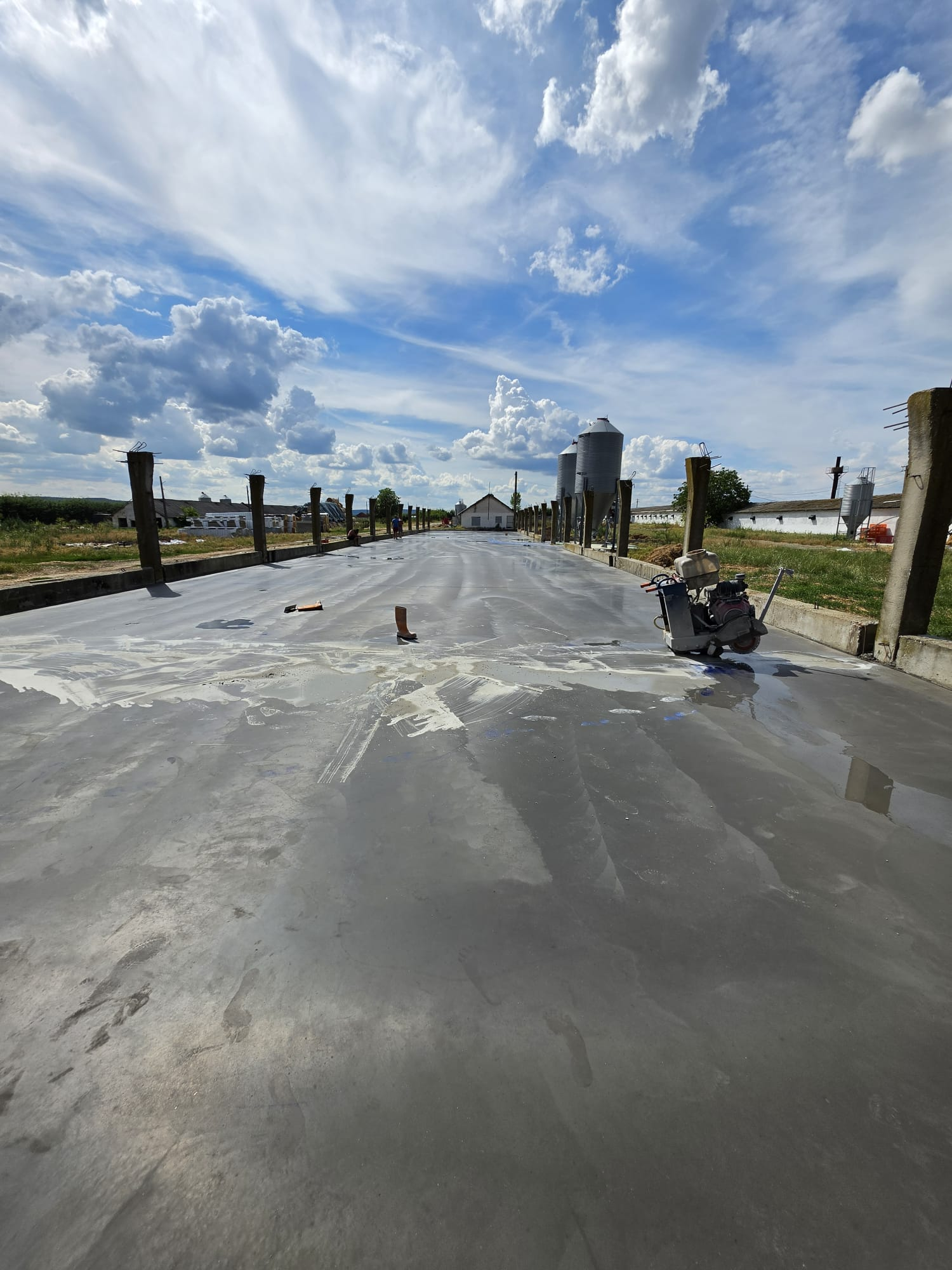 Pardoseala din beton a halei